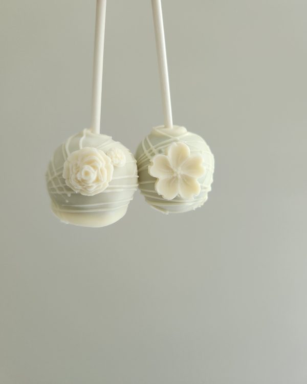 Cake Pops-Small in size, BIG on sweetness!